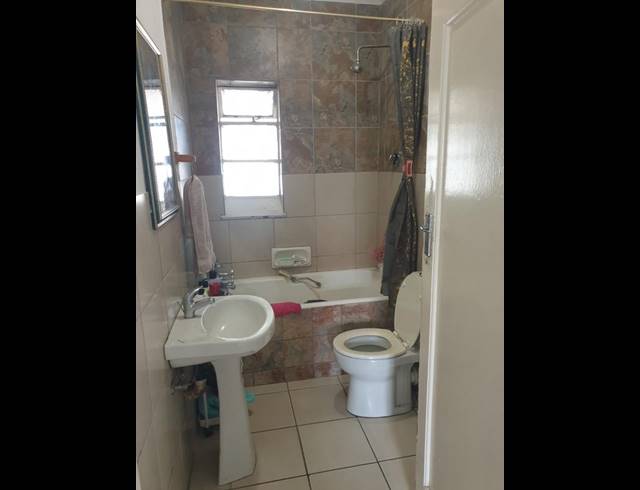 2 BEDROOM HOUSE FOR SALE IN SOUTH HILLS